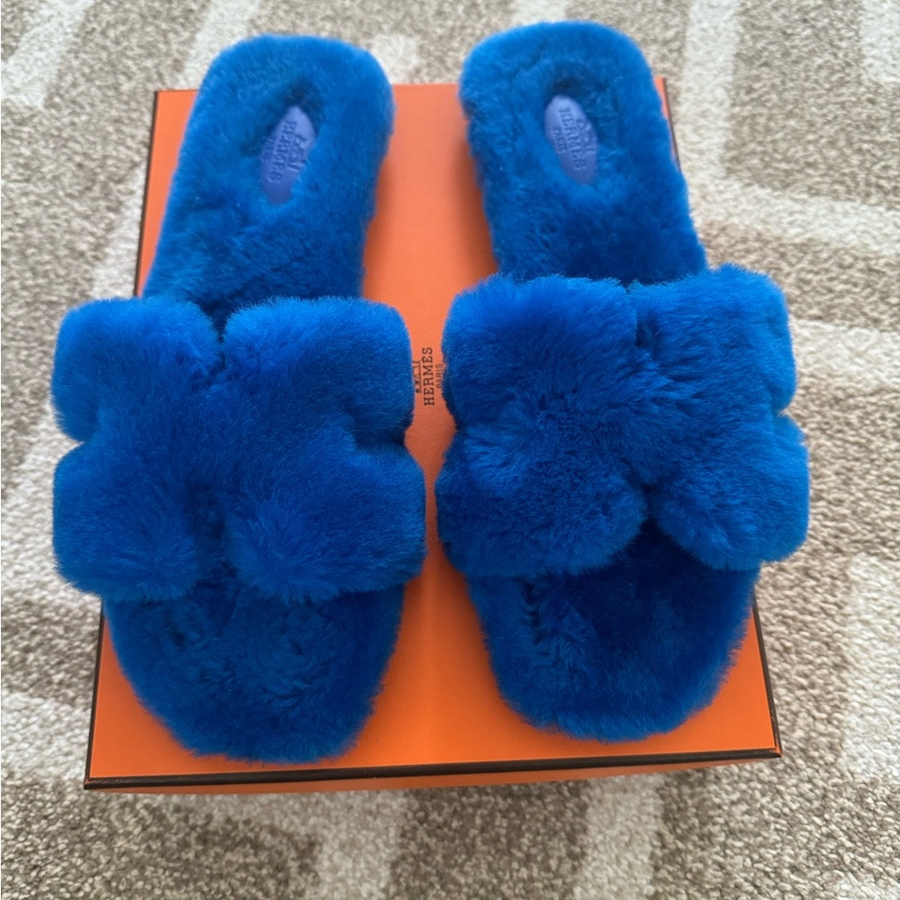 HERMES Oran Blue Electric Fluffy Shearling size 42 Sandals BRAND NEW